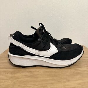 Nike Women’s Waffle Debut Sneakers Shoes in Black/White Size 10